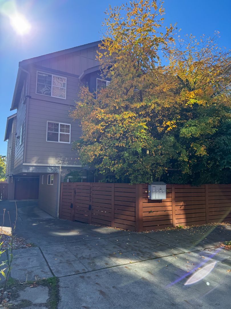 2251 Northwest 64th St, Seattle, WA photo 1