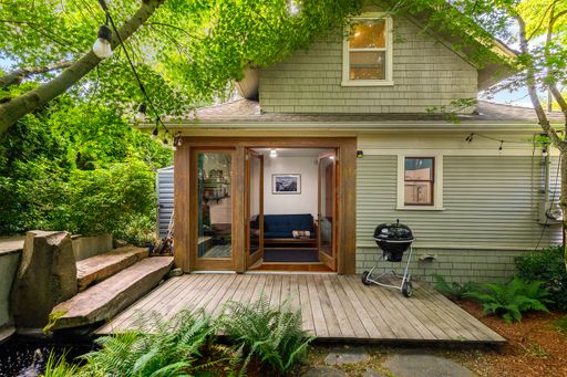 Listing photo thumbnail