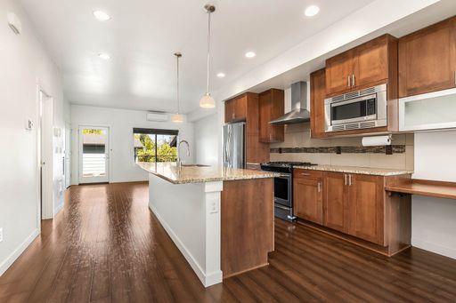 Listing photo thumbnail