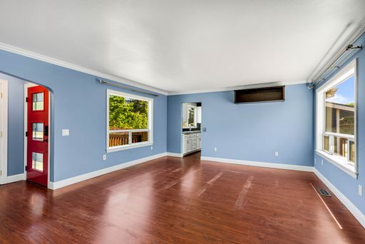 Listing photo thumbnail