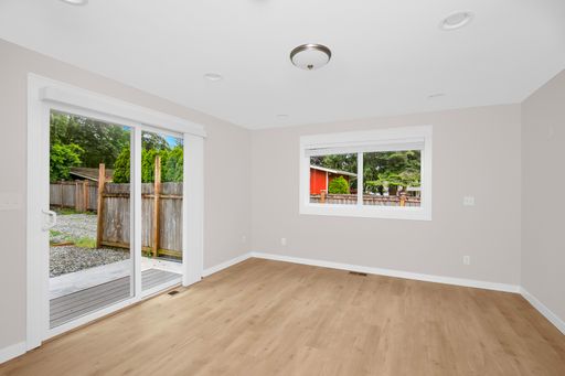 Listing photo thumbnail