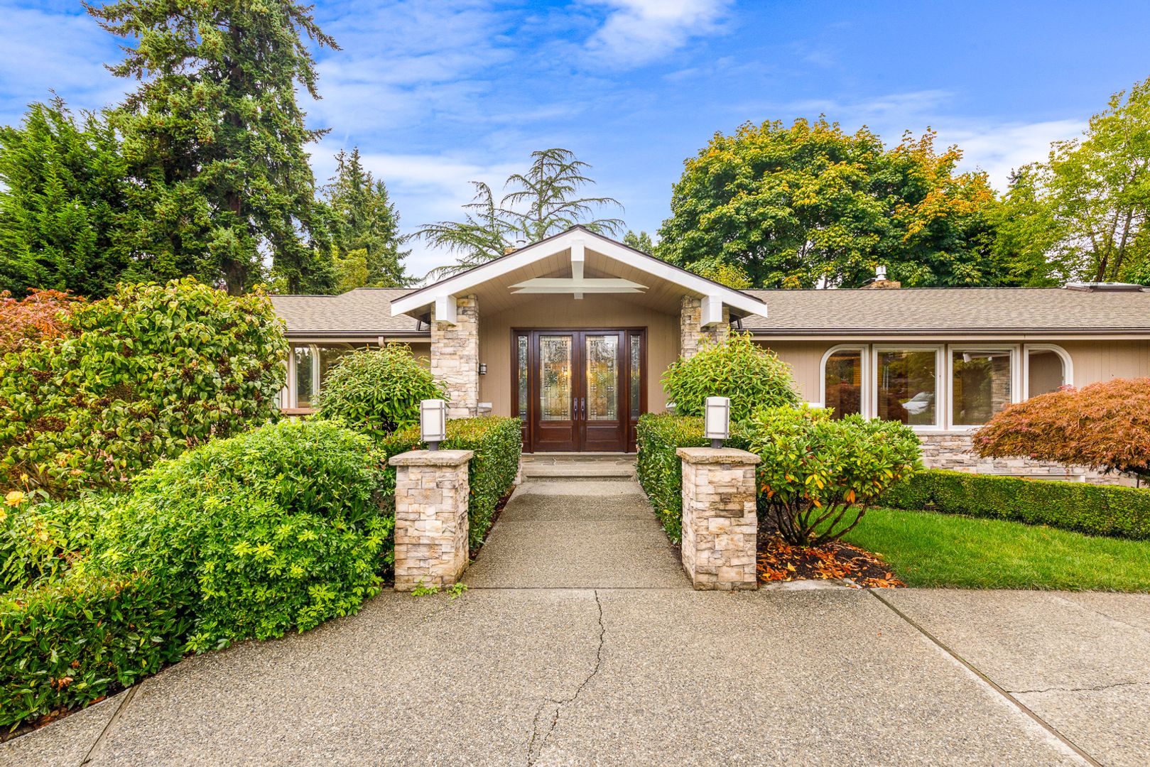 Clyde Hill House: 9358 NE 30th Street