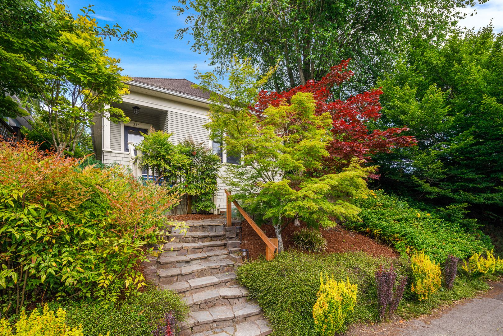 Seattle House: 327 19th Avenue E