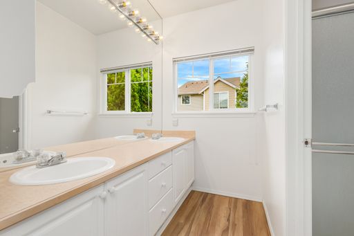 Listing photo thumbnail