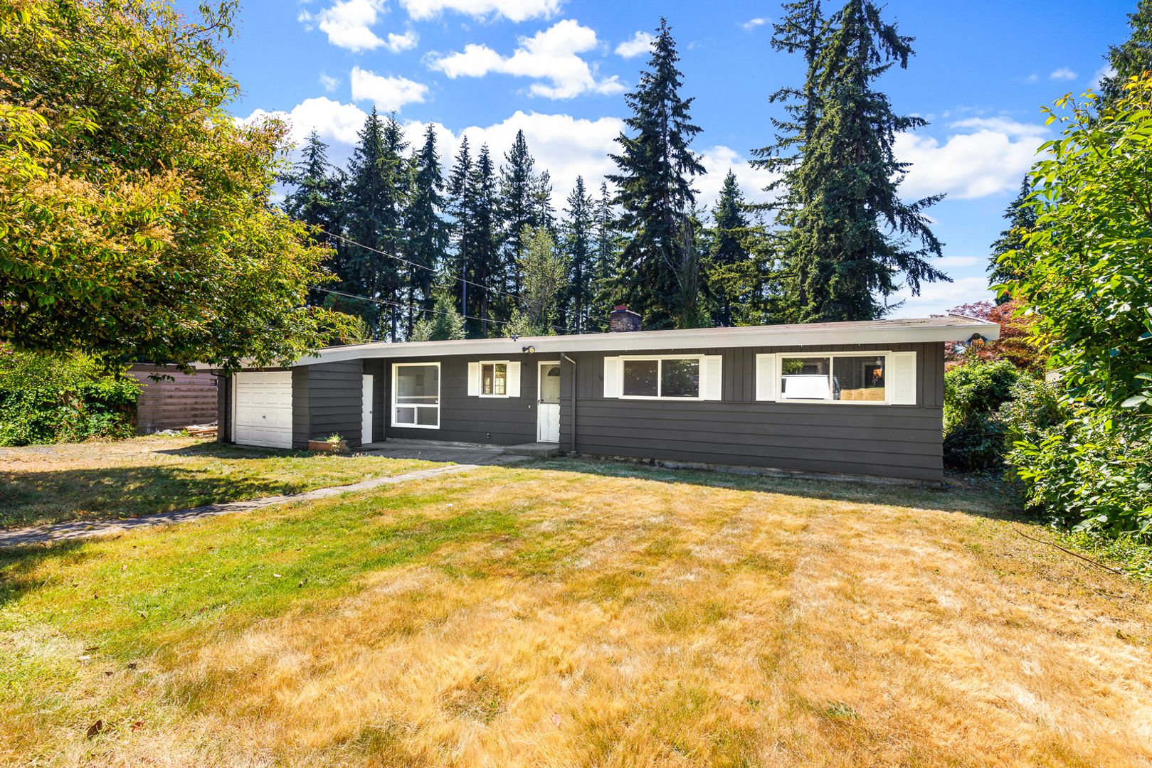 Lynnwood House: 19404 74th Avenue W