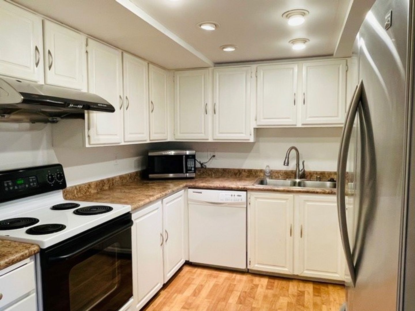Bellevue Condo: 10514 NE 32nd Pl