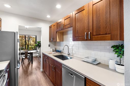 Listing photo thumbnail