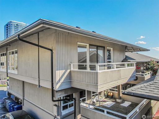952 100th Avenue NE, #236, Bellevue, WA 98004