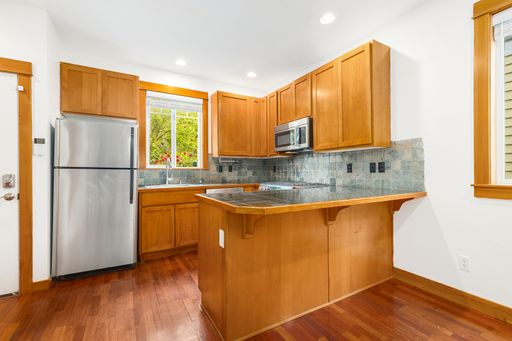 Listing photo thumbnail