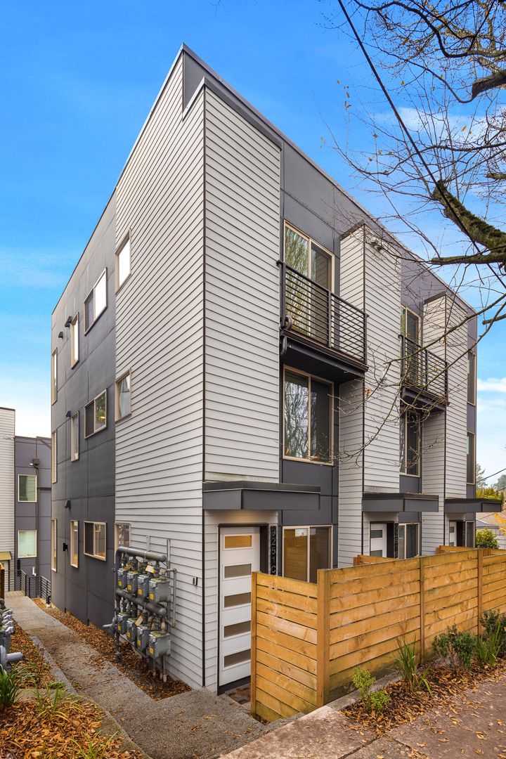 Seattle Townhome: 9251 35th Ave SW