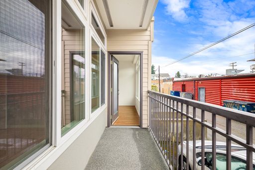 Listing photo thumbnail