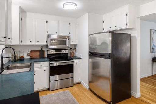 Listing photo thumbnail