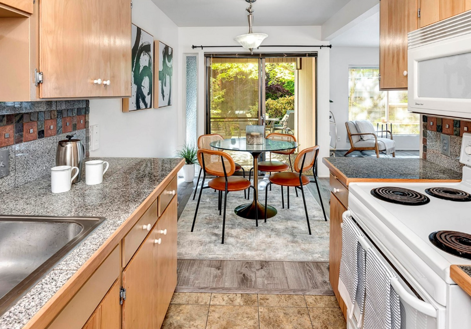 Bellevue Condo: 860 100th Ave NE