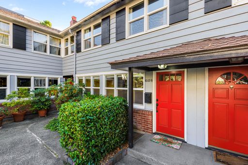 1602 1/2 15th Ave, Seattle, WA 98122