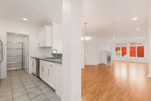 18 Dravus Street, Unit 102, Seattle, WA 98109