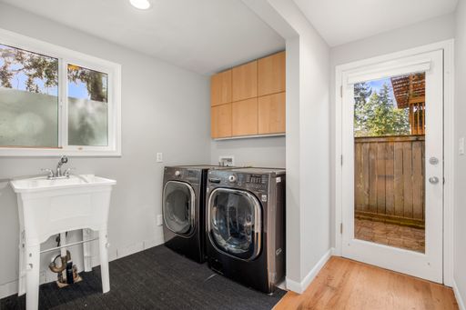 Listing photo thumbnail
