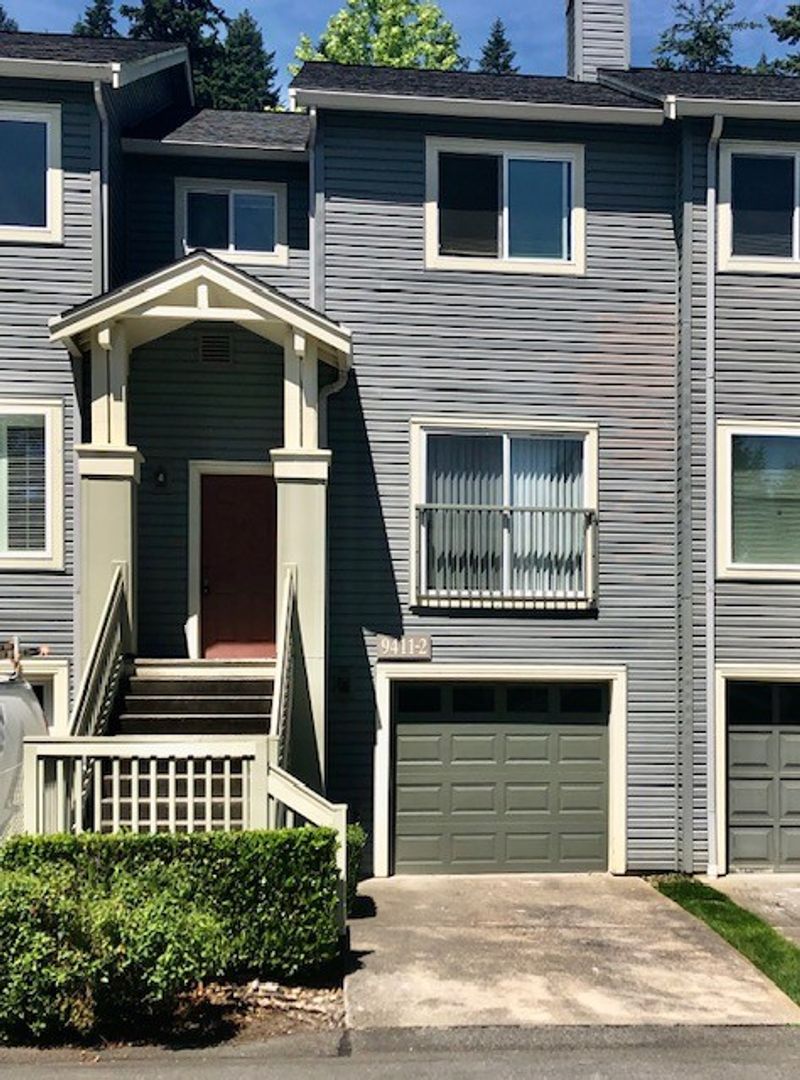 Redmond House: 9411 177th Place NE