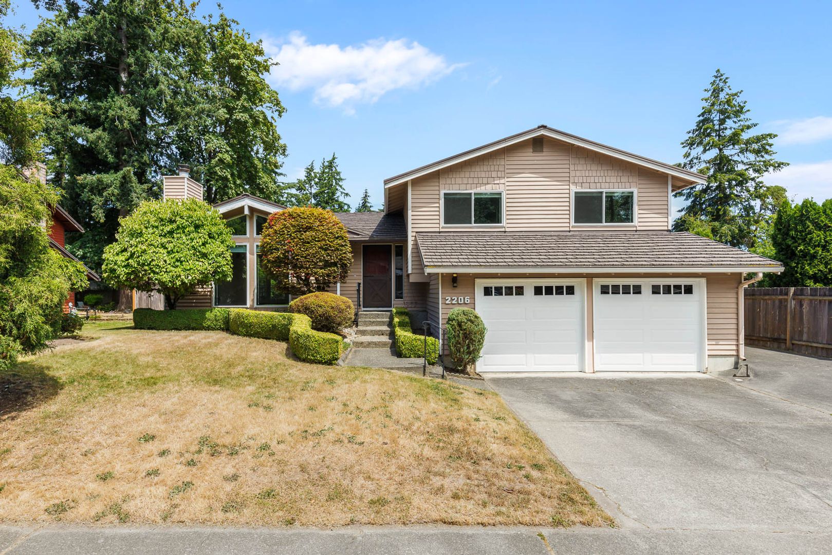 Renton House: 2206 SE 21st St