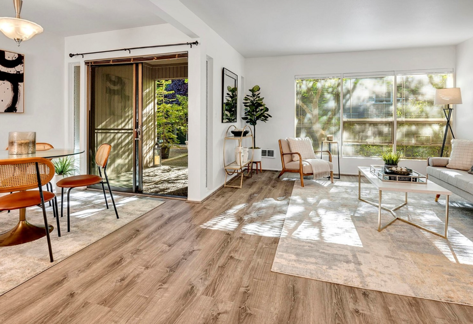 Bellevue Condo: 860 100th Ave NE