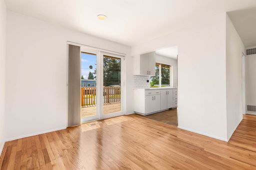 Listing photo thumbnail