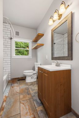 Listing photo thumbnail