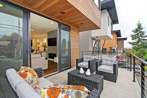Listing photo thumbnail