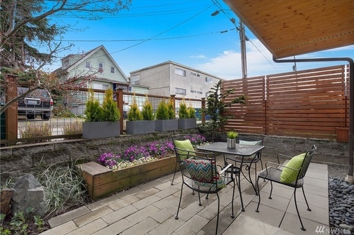 Listing photo thumbnail