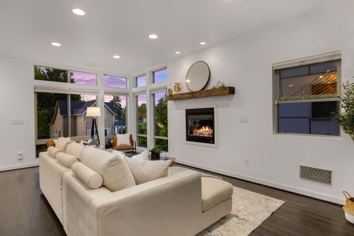 Listing photo thumbnail