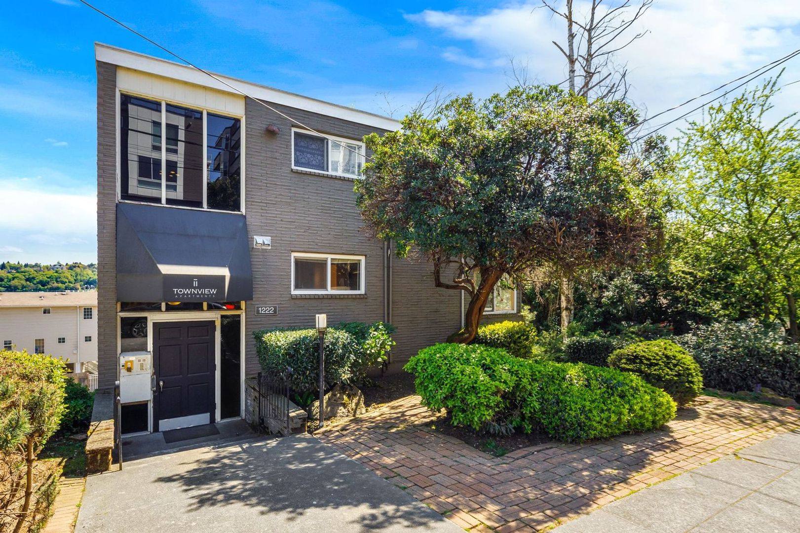 Seattle Apartment: 1222 Taylor Ave N.