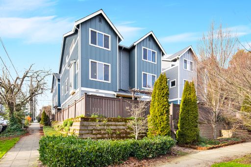 3901 Whitman Ave N, Seattle, WA 98103