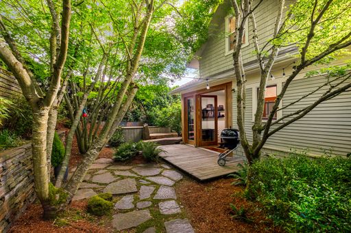 Listing photo thumbnail