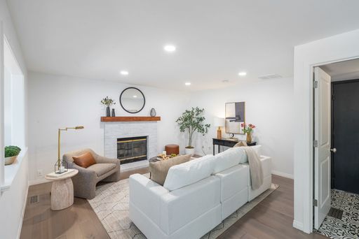 Listing photo thumbnail