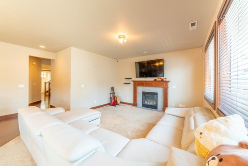 Listing photo thumbnail