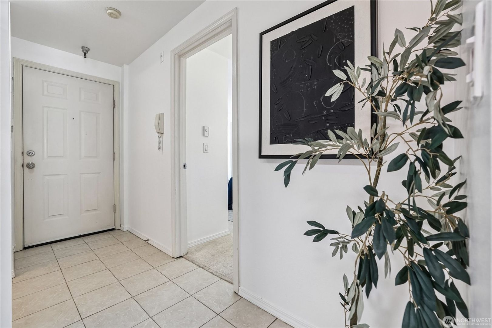 5624 Roosevelt Way NE Unit 202, Seattle, WA photo 4