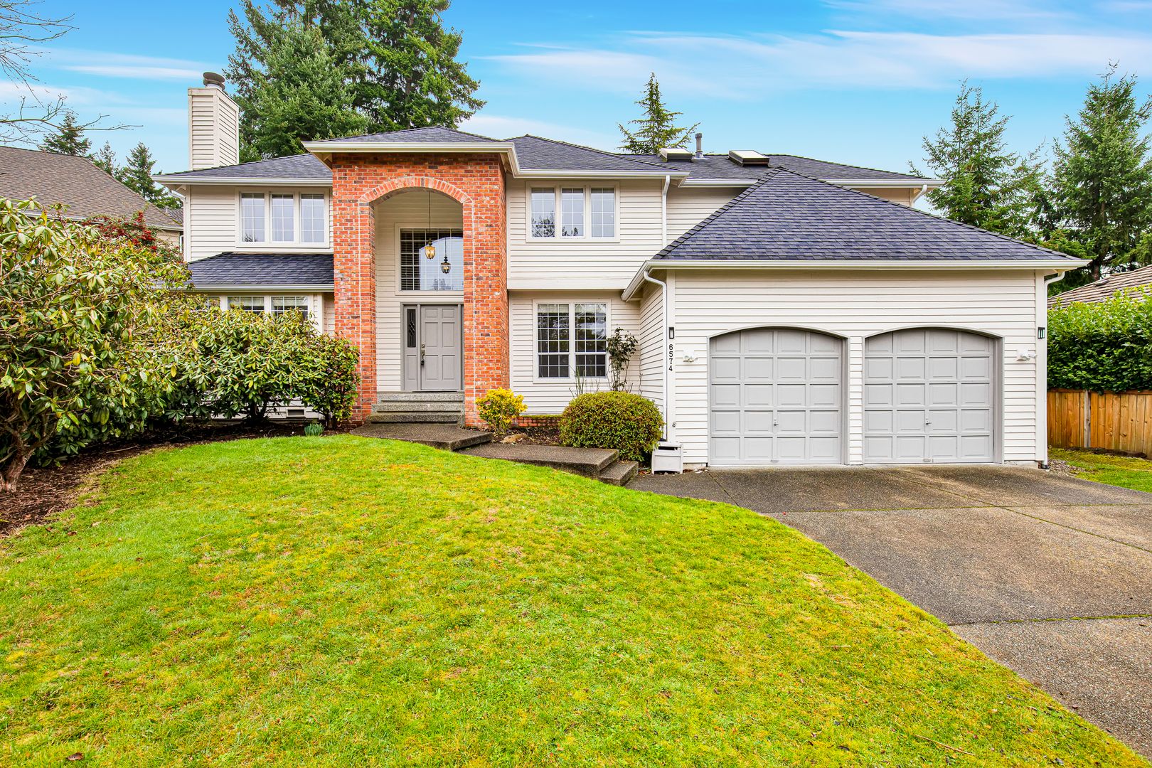 Bellevue House: 6574 150th Pl. SE