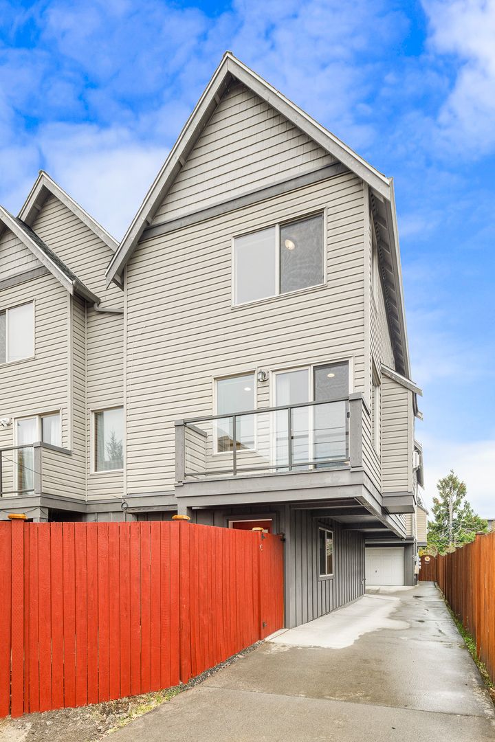 Seattle Townhome: 9007 18th Ave SW