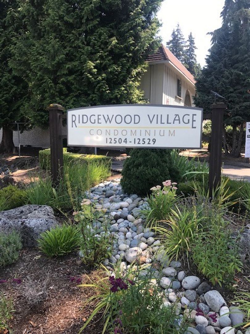 Kirkland Condo: 12528 NE 117th Pl