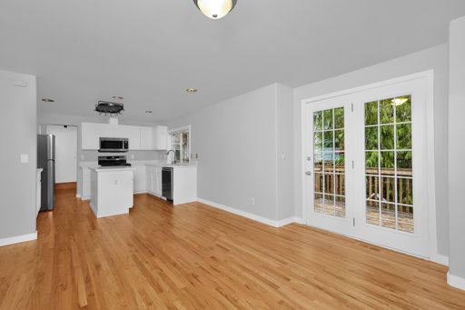 Listing photo thumbnail