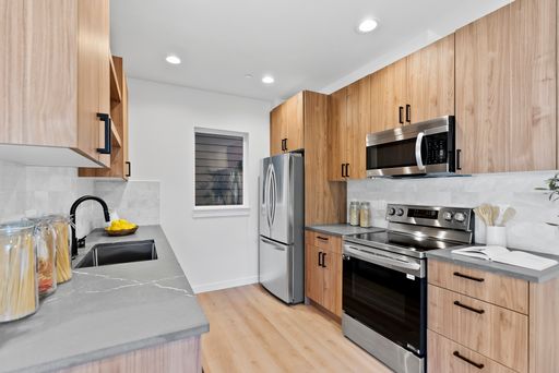 Listing photo thumbnail