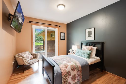 Listing photo thumbnail