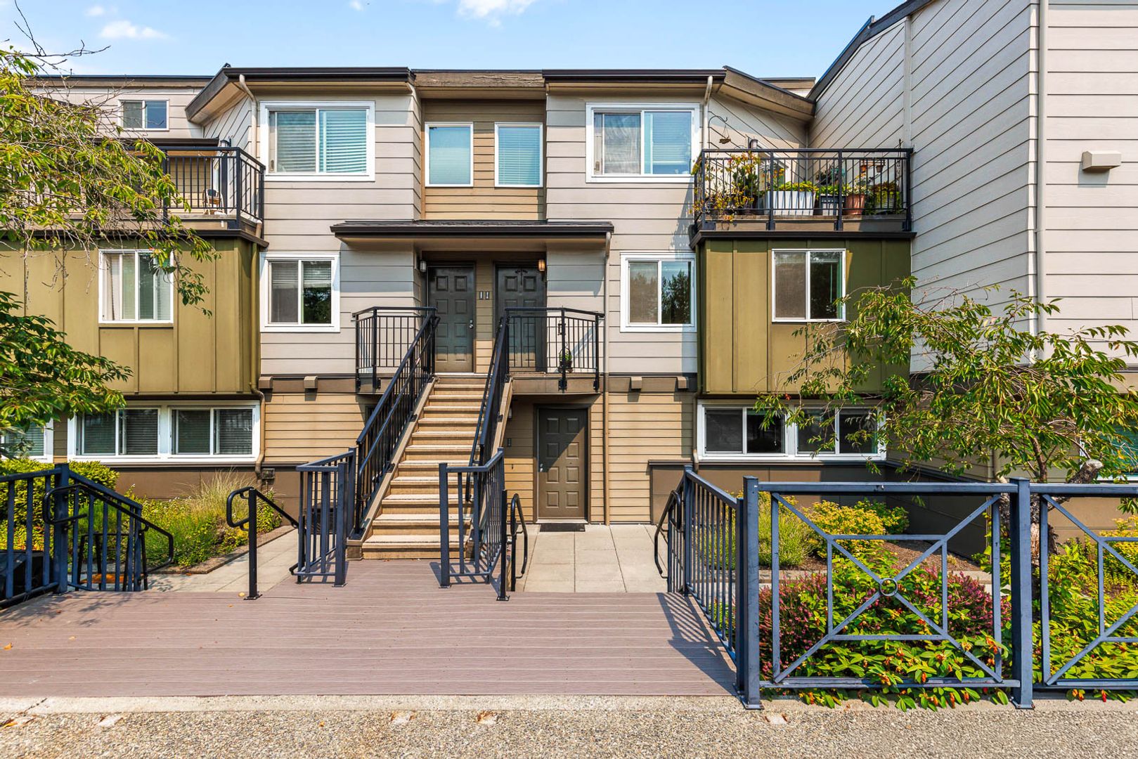Redmond Townhome: 15827 NE Leary Way