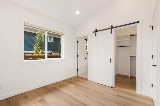 Listing photo thumbnail