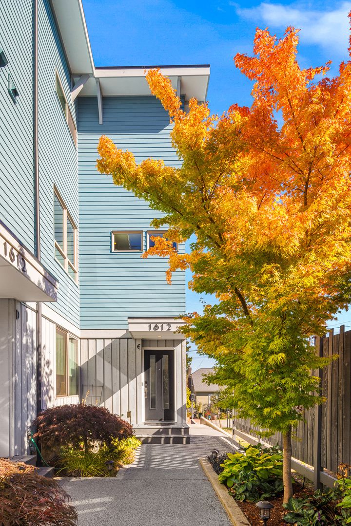 Seattle Townhome: 1612 California Ave SW