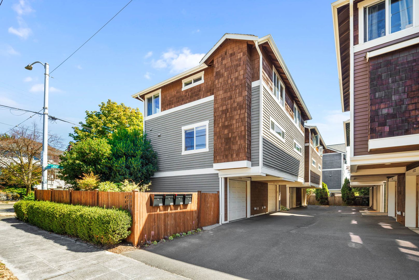 4526 Dayton Ave N, Seattle, WA photo 2
