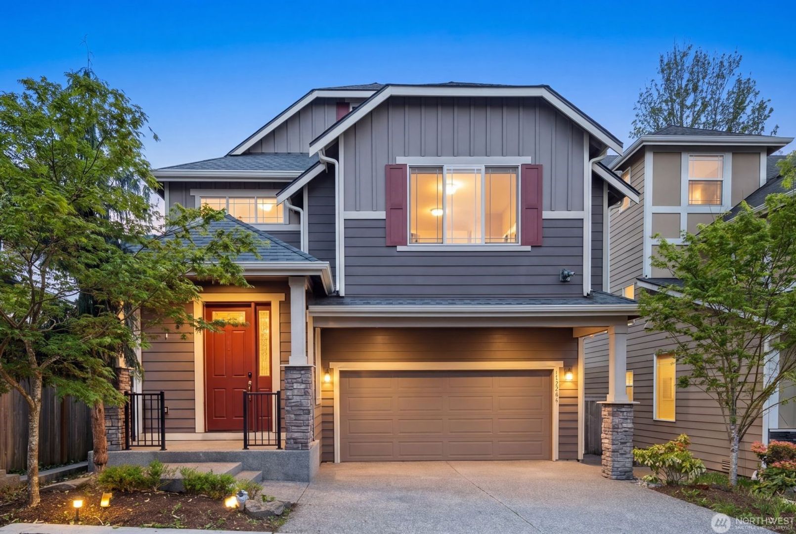 Lynnwood House: 20420 5th Ave W