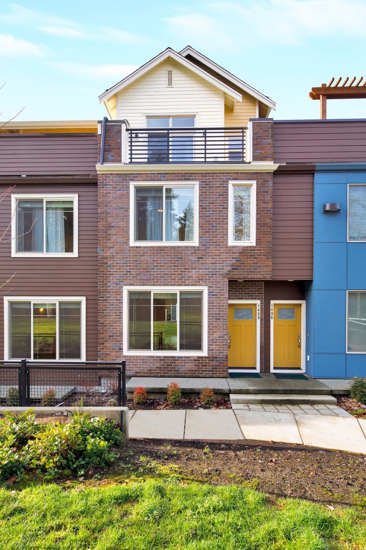 Bellevue House: 1488 159Th Pl. NE