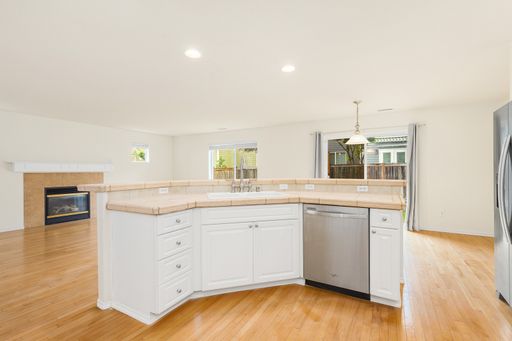 Listing photo thumbnail