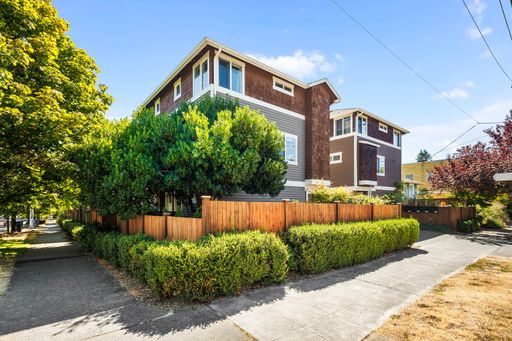 4526 Dayton Ave N, Seattle, WA