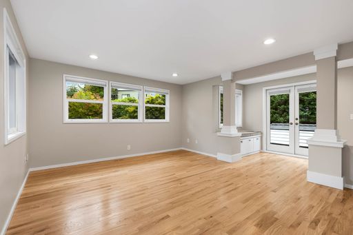 Listing photo thumbnail