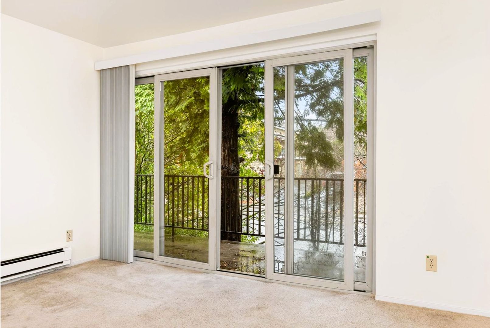 Kirkland Condo: 11004 NE 68th St